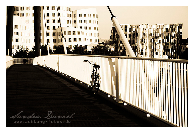 Brücke am Medienhafen