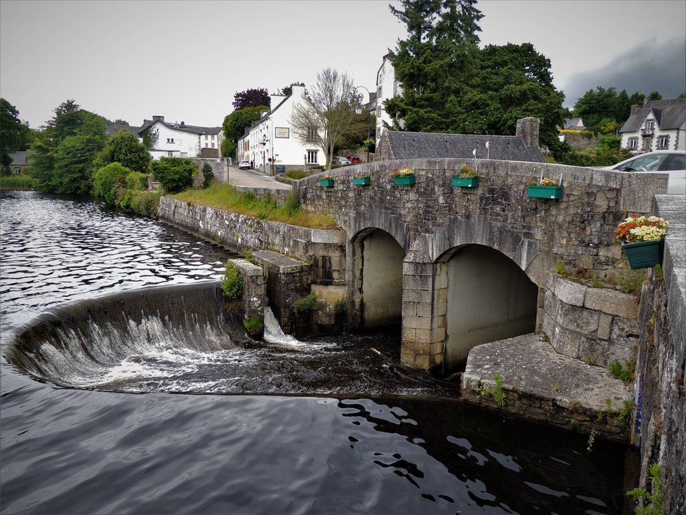 Brücke am See von Hualgoat