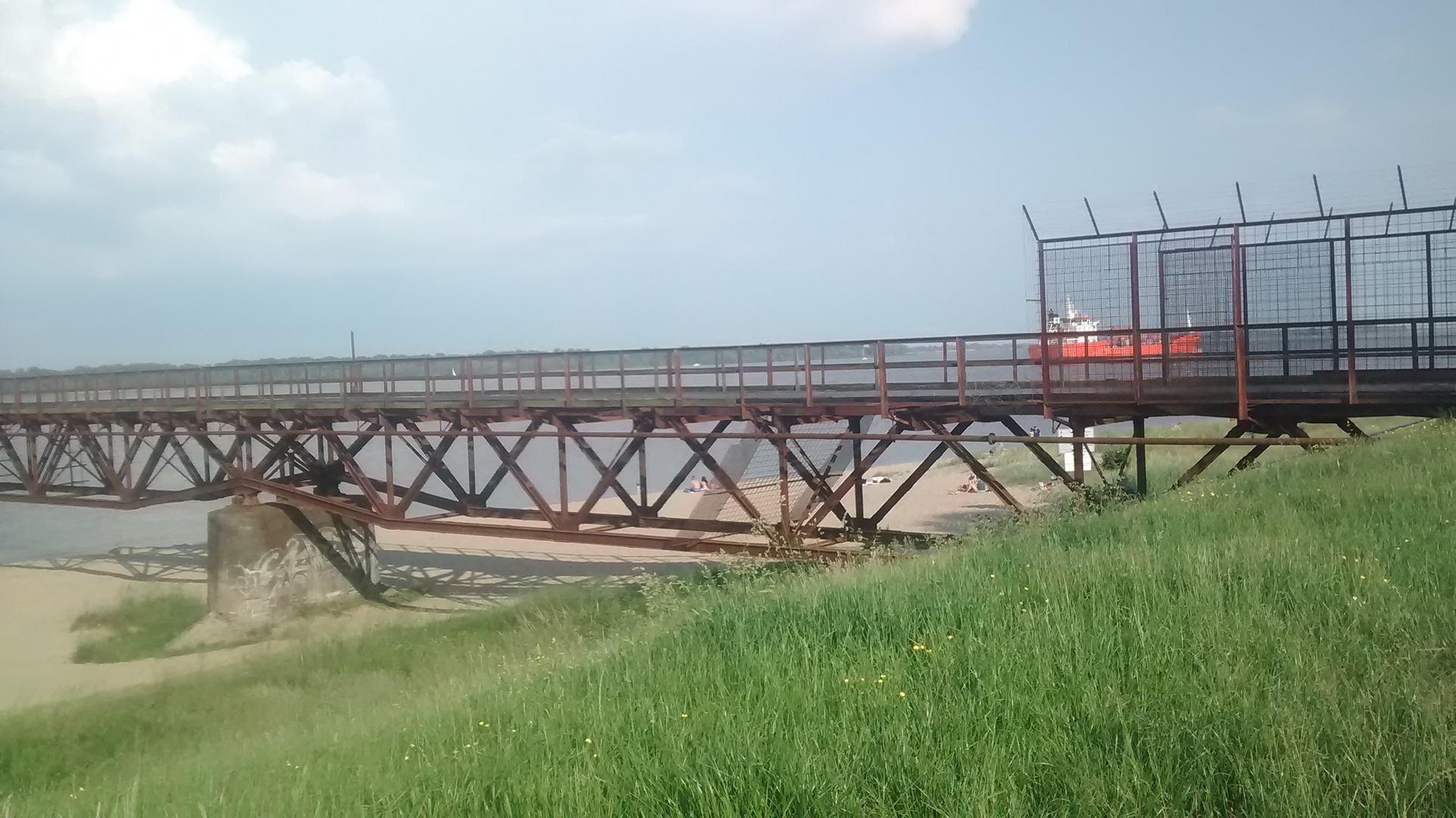 Brücke am Strand von grauerort