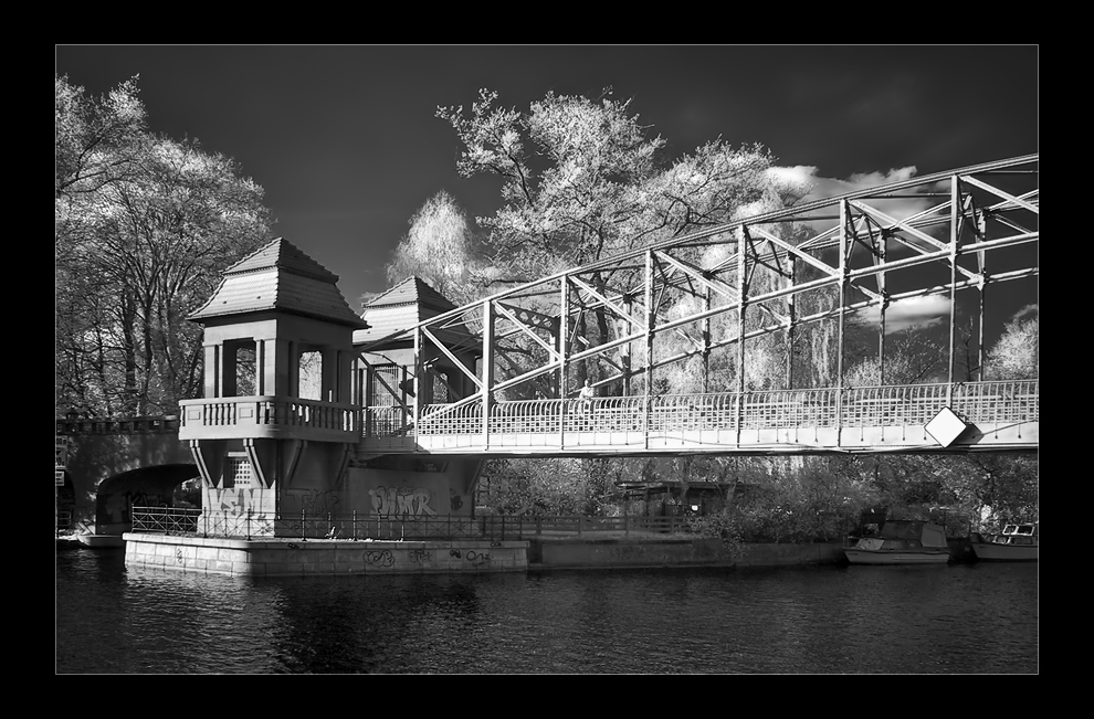 Brücke am Tegeler Hafen.