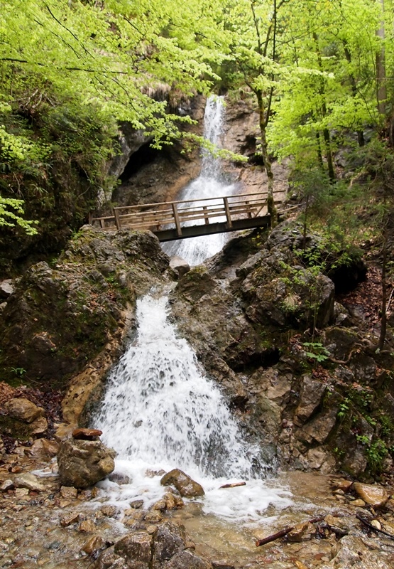 Brücke am Wasserfall