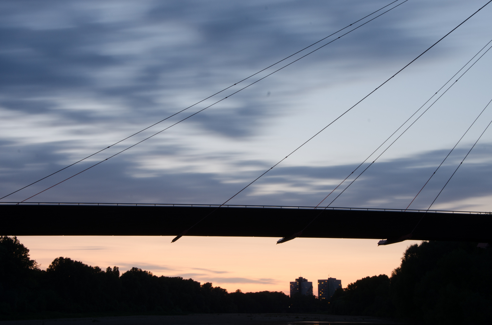 Brücke am Wasserfall