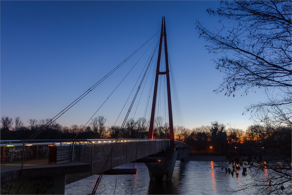 Brücke am Wasserfall