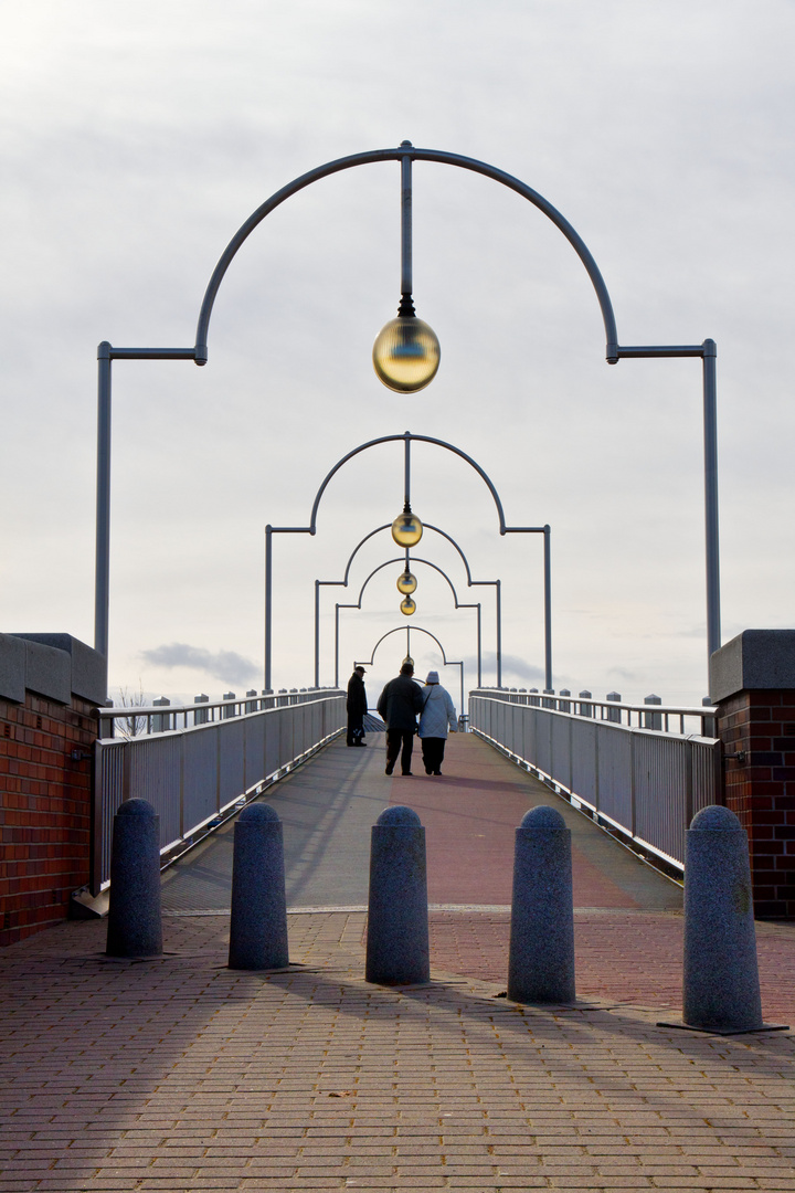 Brücke am Weserwehr in Bremen