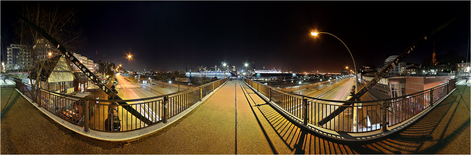 Brücke an der Hafentreppe