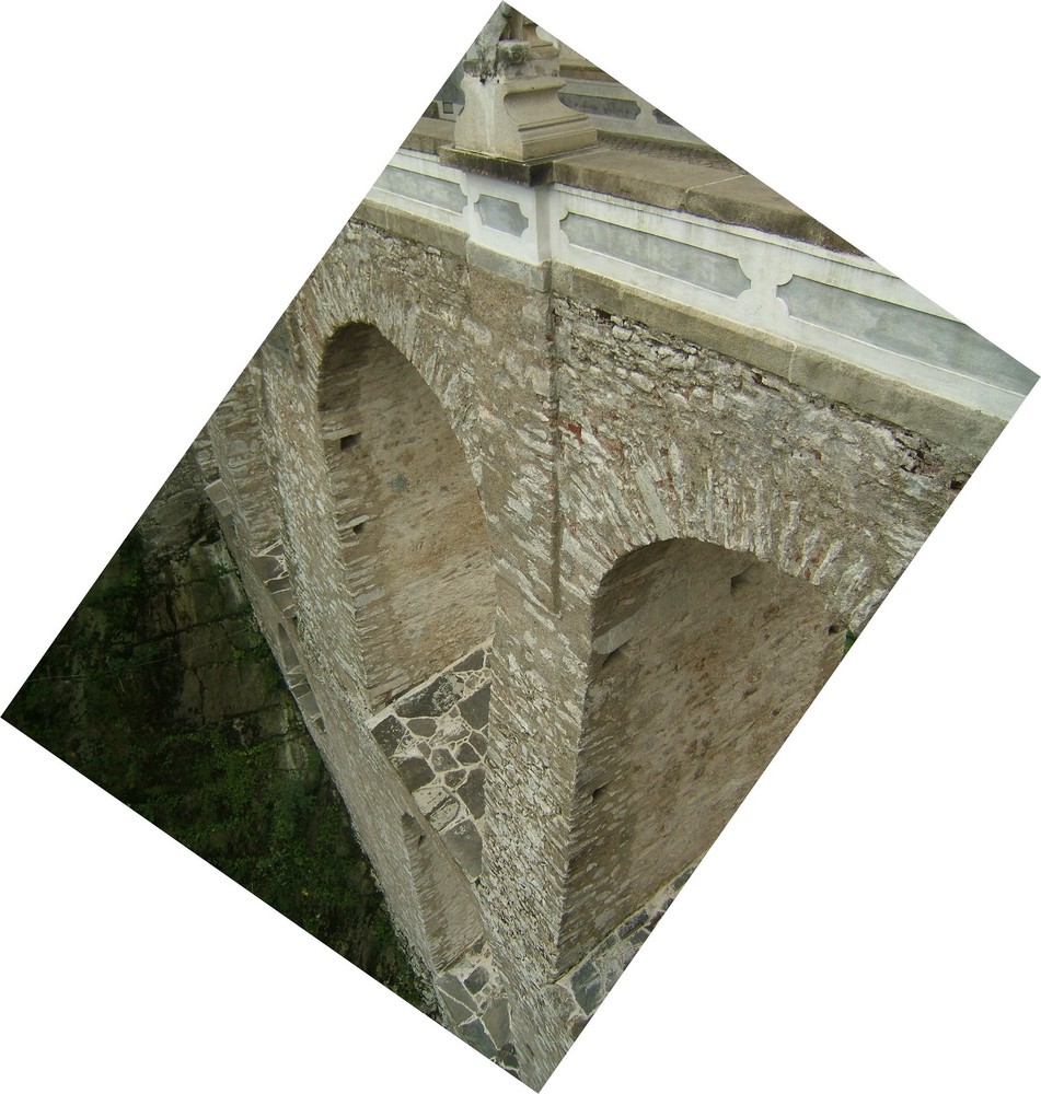 Brücke auf die Spitze getrieben