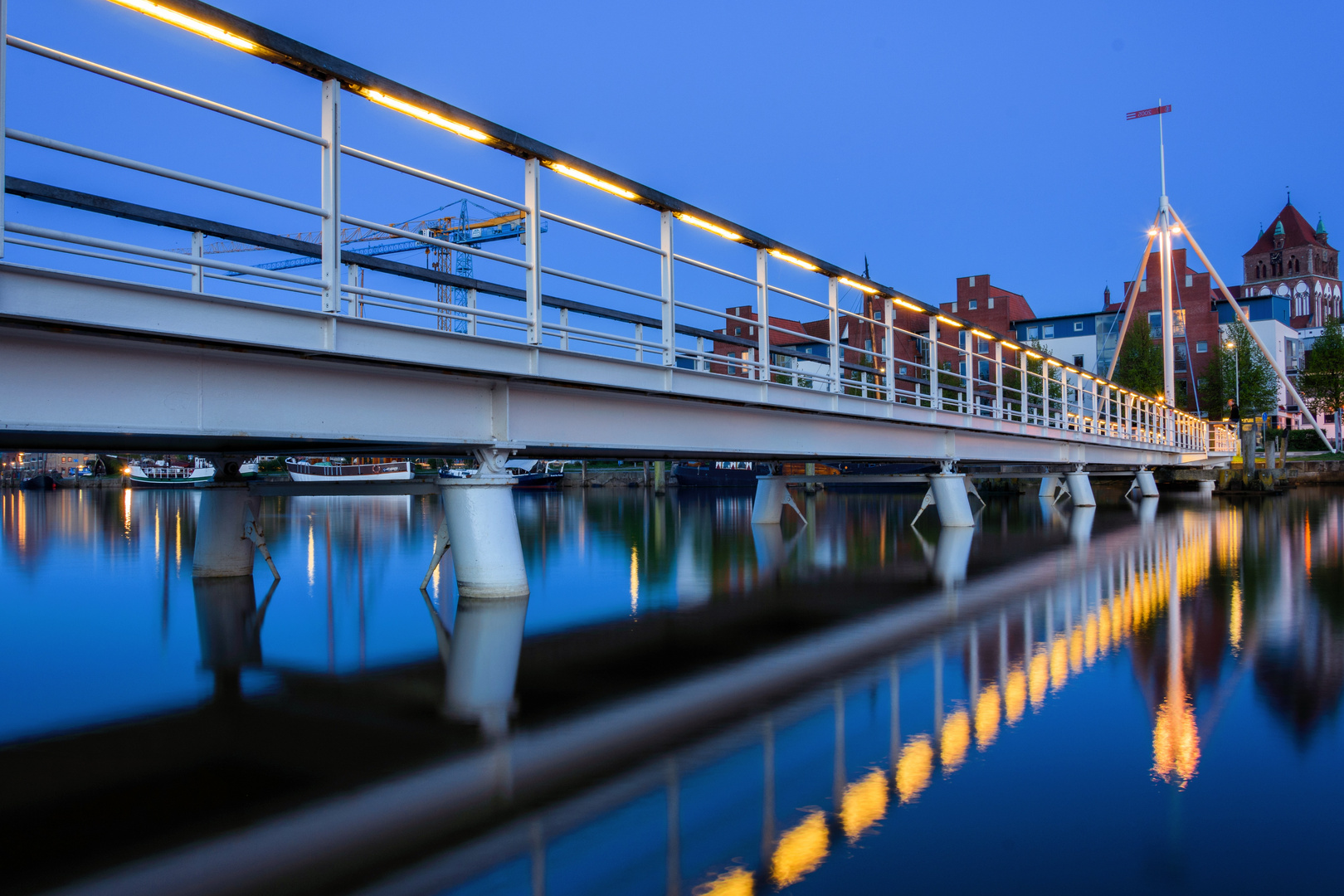 Brücke bei Blauer Stunde 