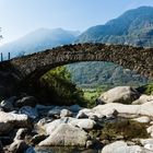 Brücke bei den Wasserfällen der Heiligen Petronilla...