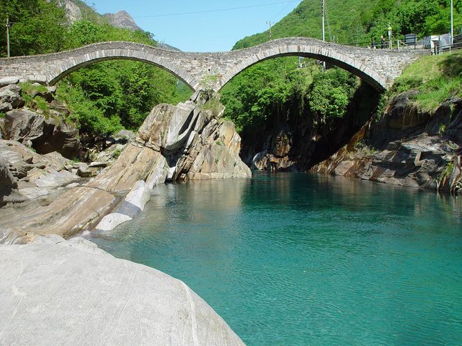 Brücke bei Lavertezza Tessin