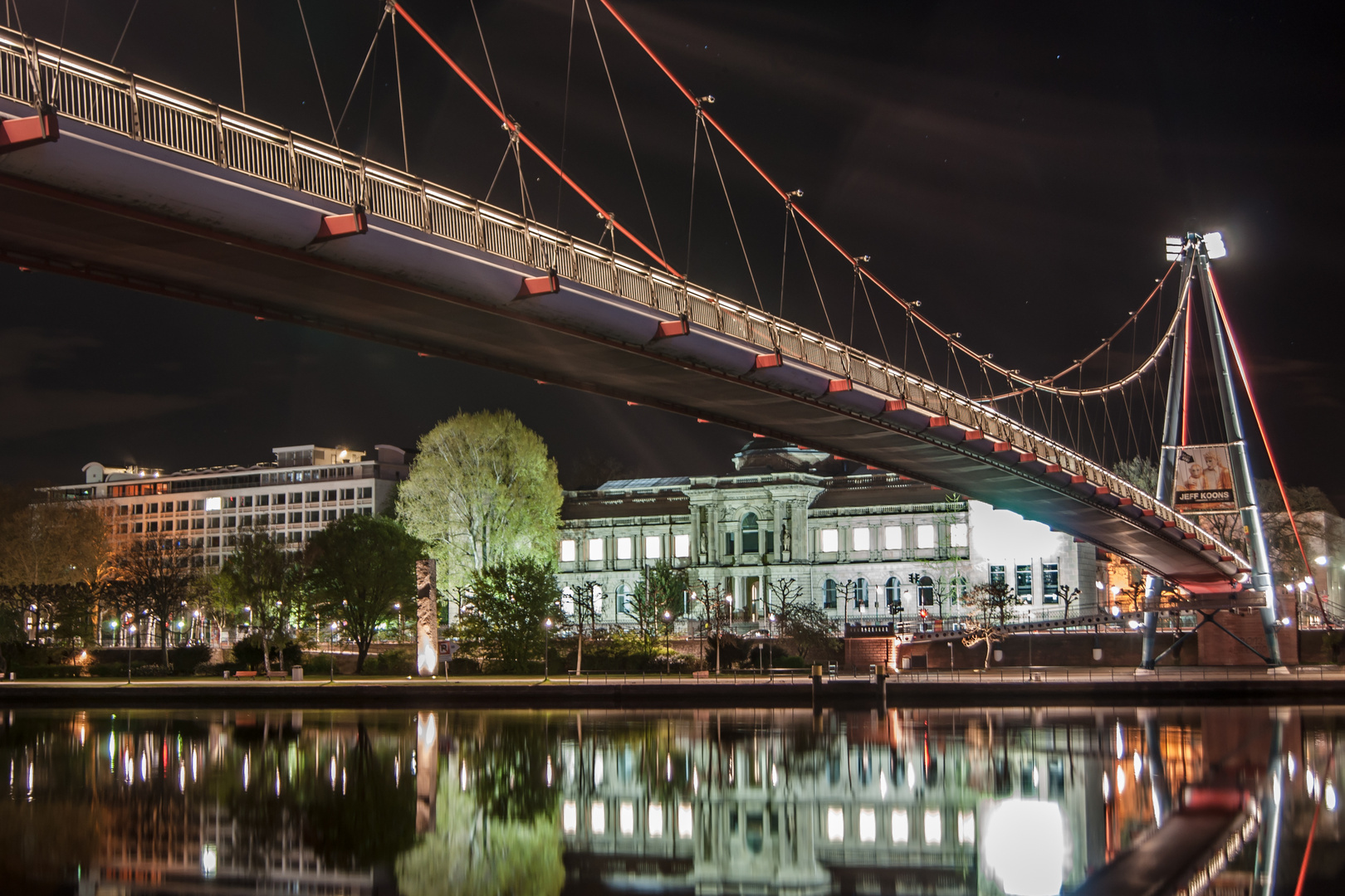 Brücke bei Nacht