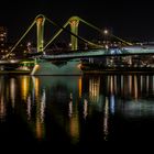 Brücke bei Nacht