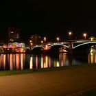 Brücke bei Nacht