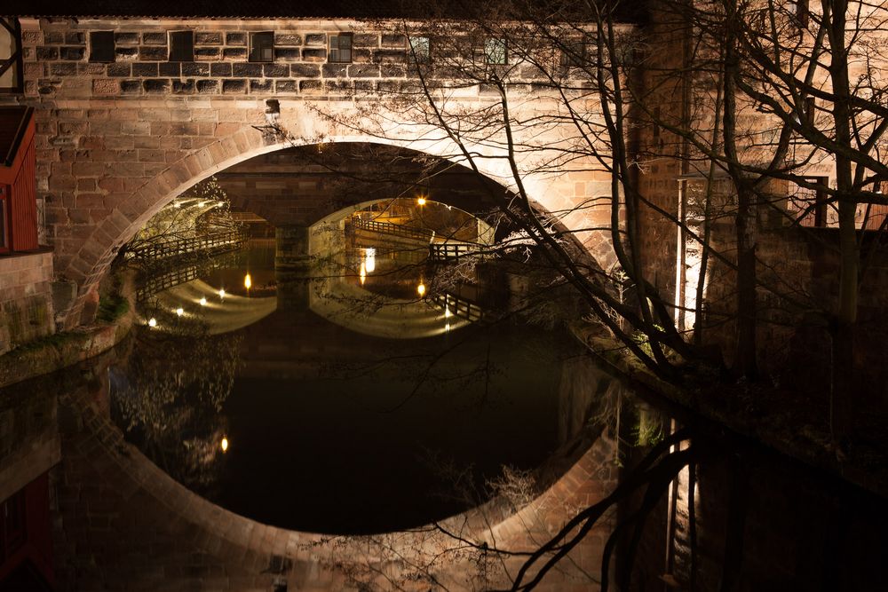 Brücke bei Nacht