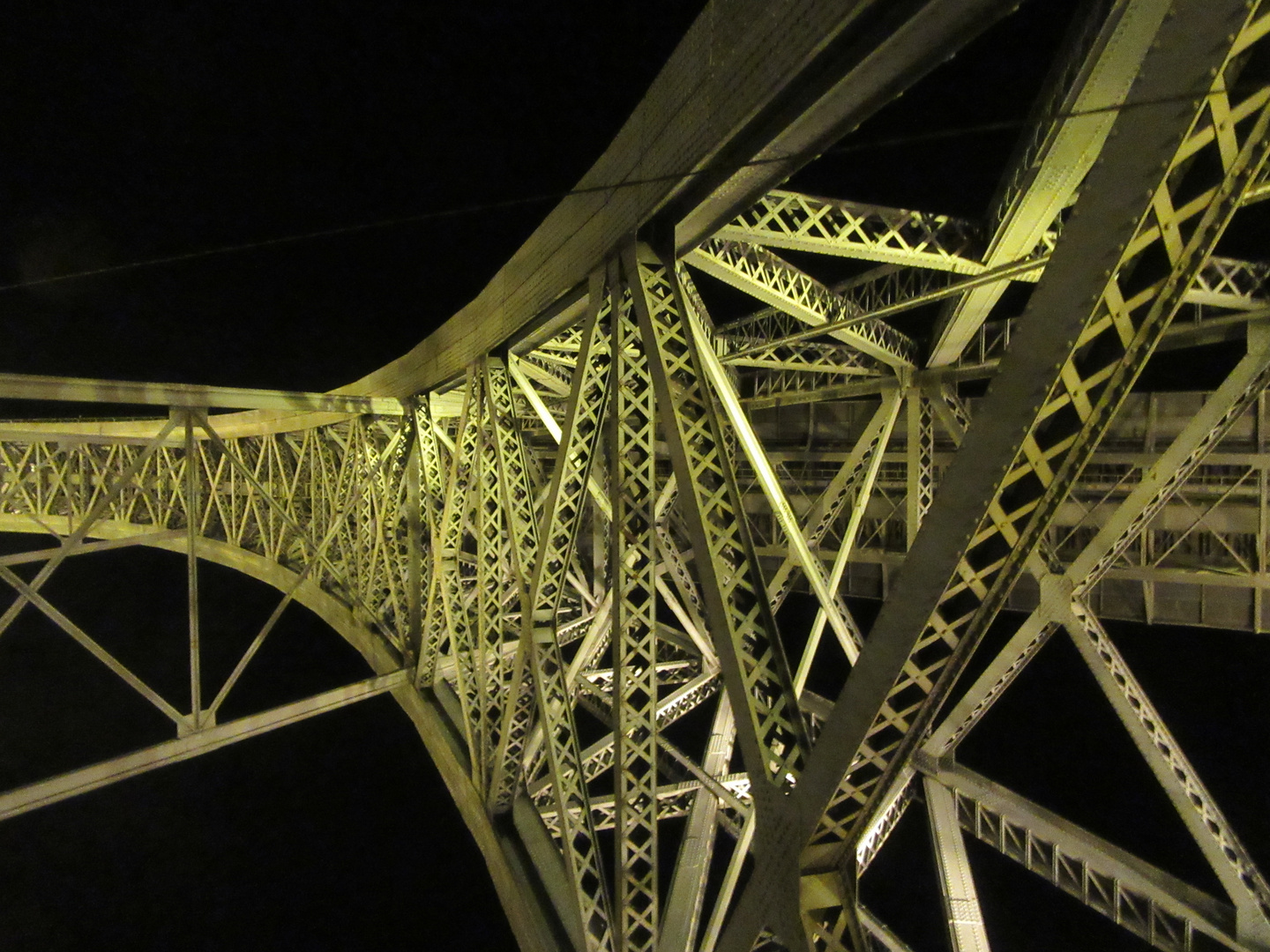 Brücke bei Nacht