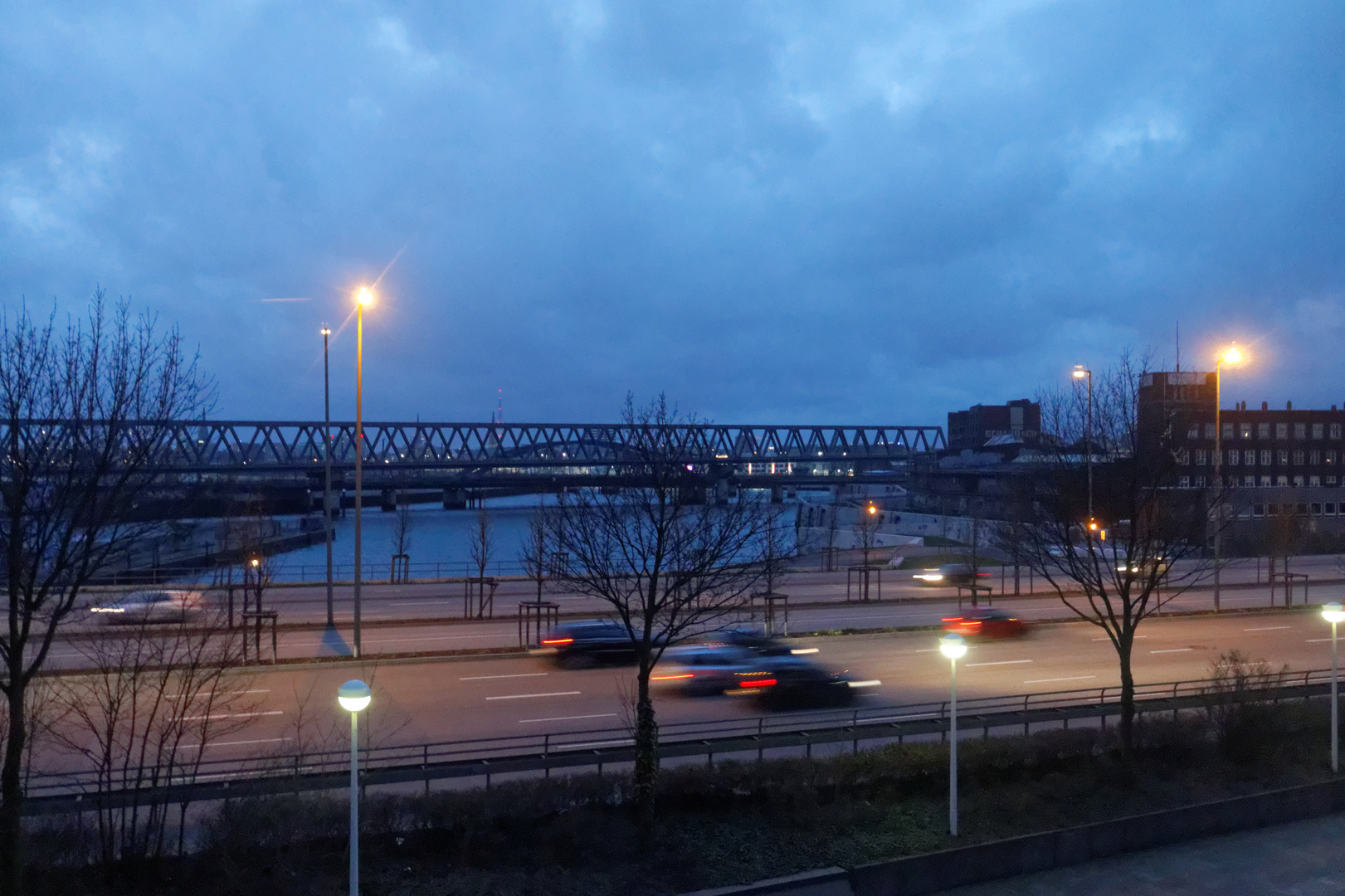 Brücke bei Nacht