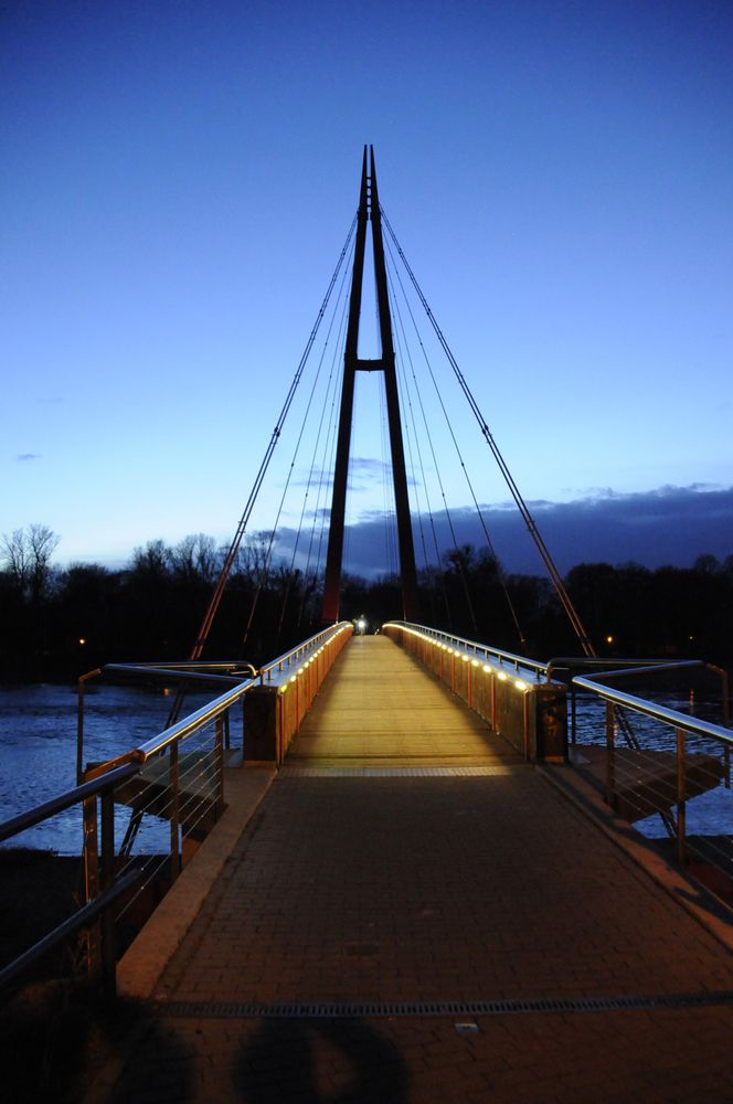 Brücke bei Nacht