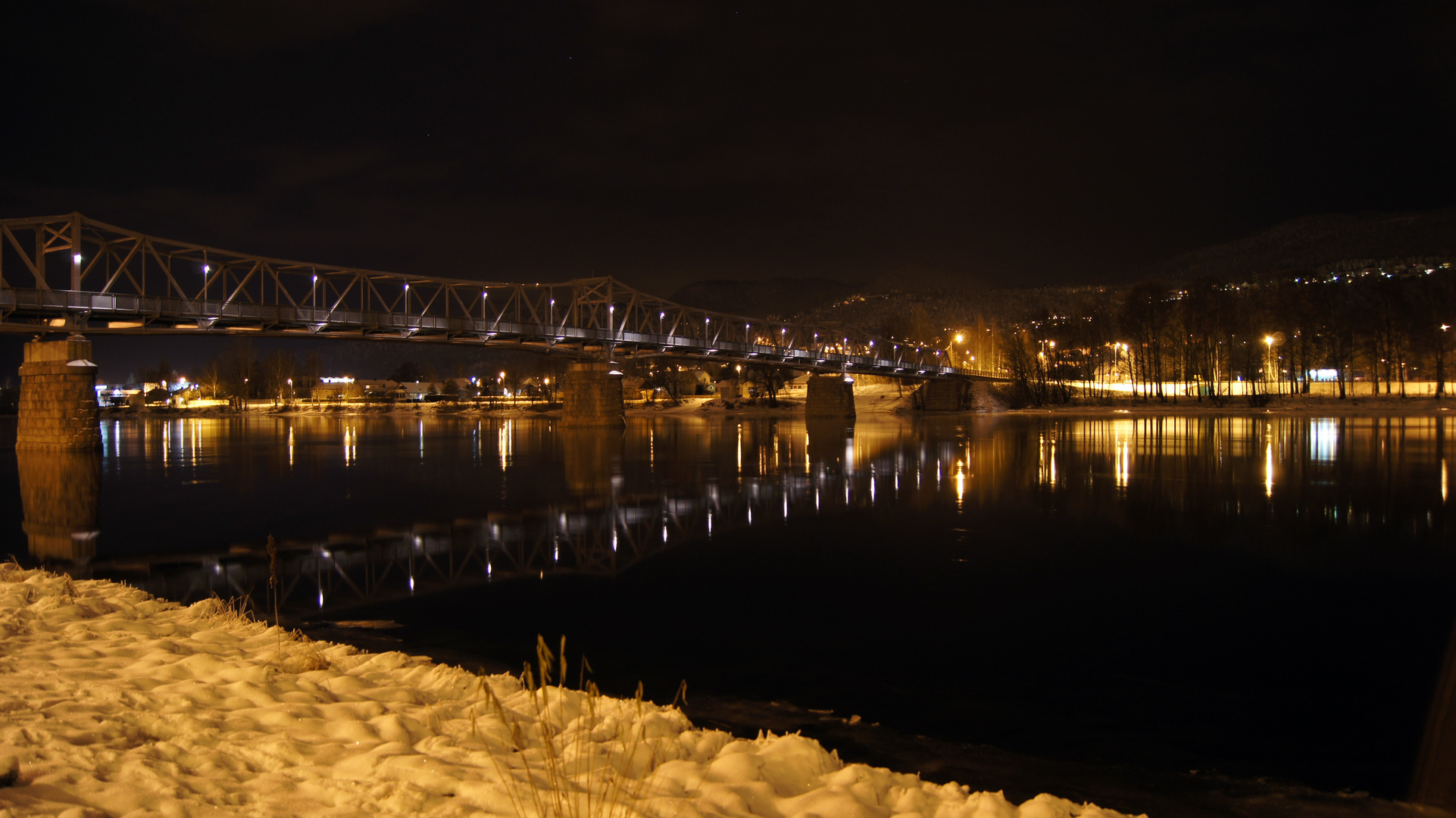 Brücke bei Nacht