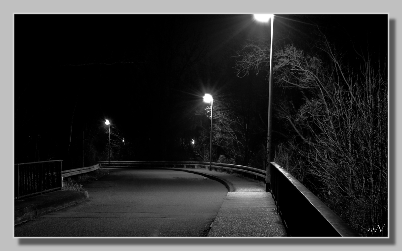 Brücke bei Nacht