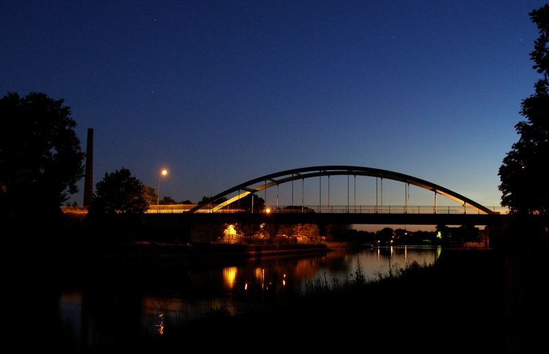 Brücke bei Nacht