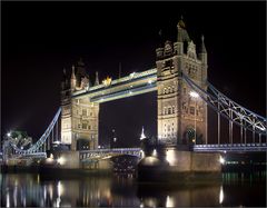 Brücke bei Nacht