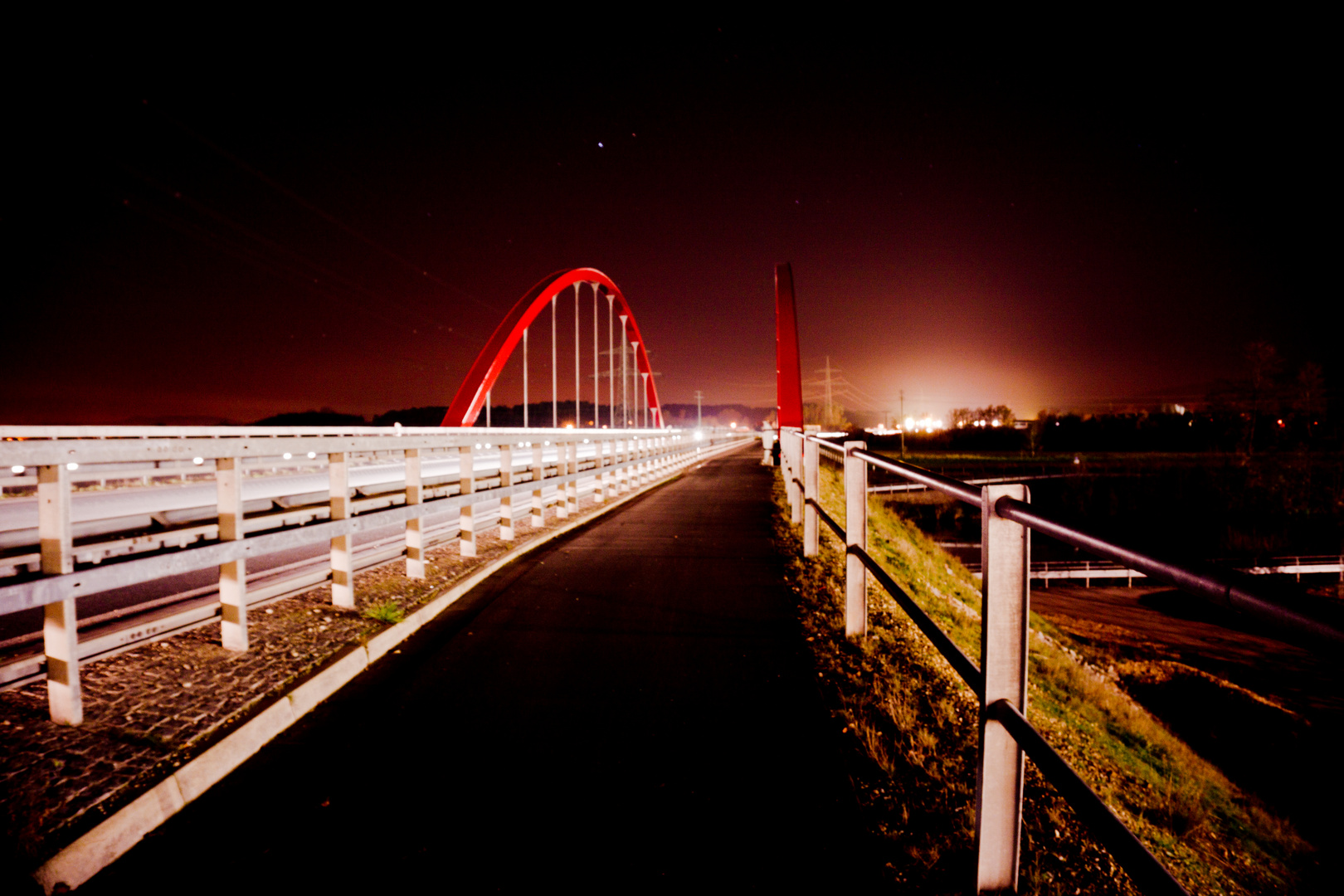 Brücke bei Nacht