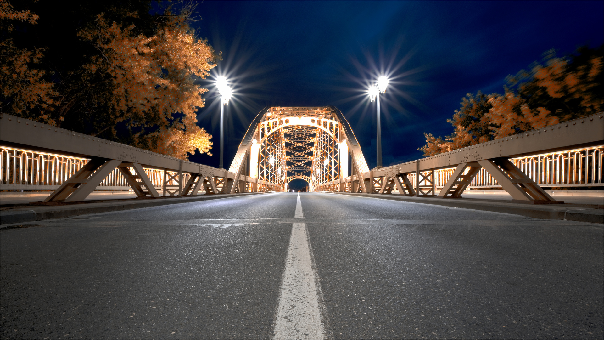  Brücke bei Nacht