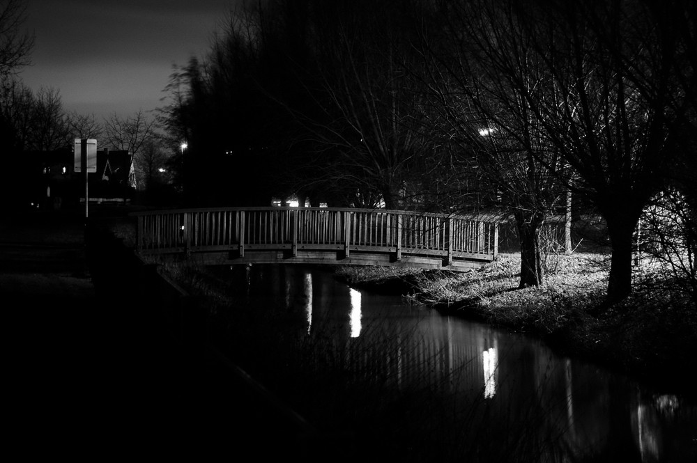 Brücke bei Nacht