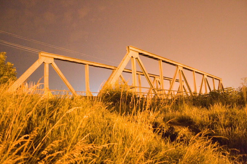 Brücke bei Nacht