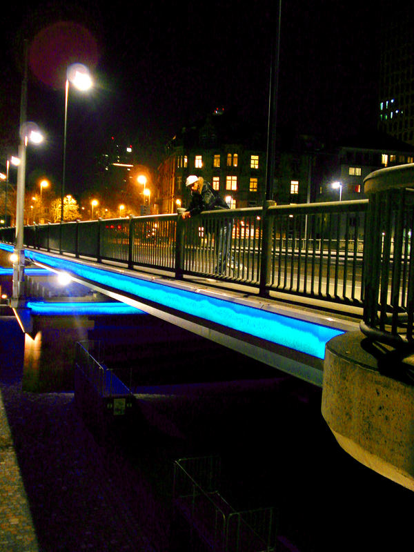 Brücke bei Nacht