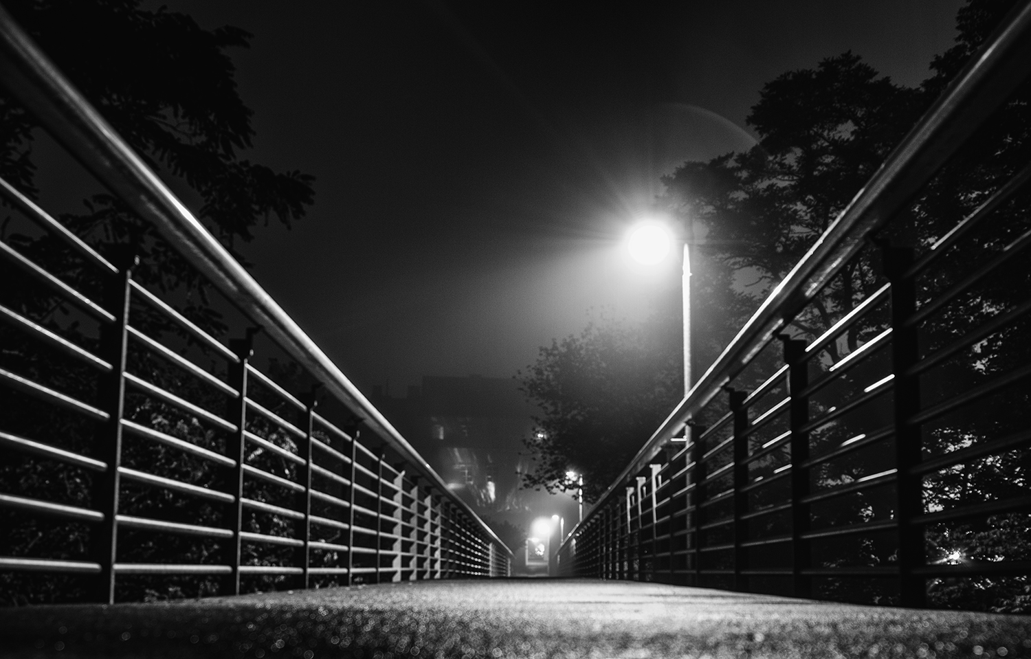 Brücke bei Nacht