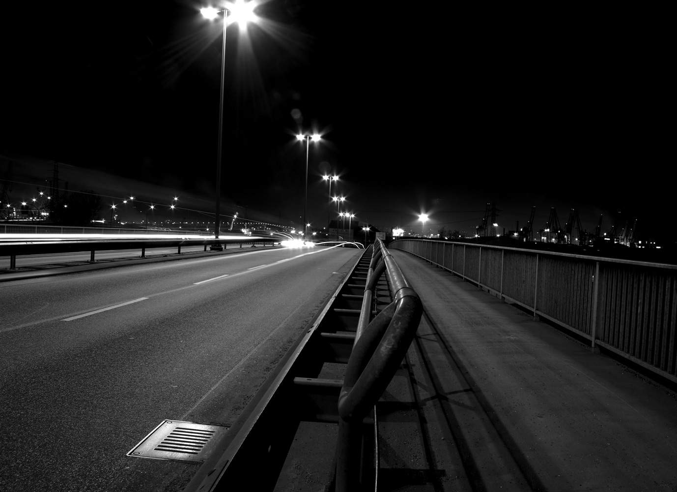 Brücke bei Nacht