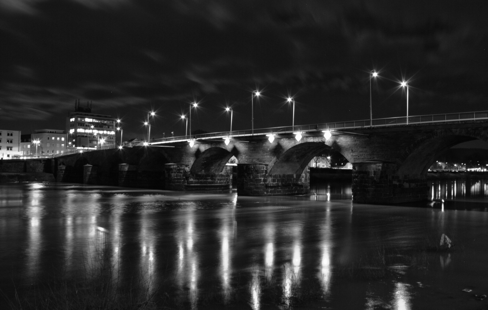 Brücke bei Nacht