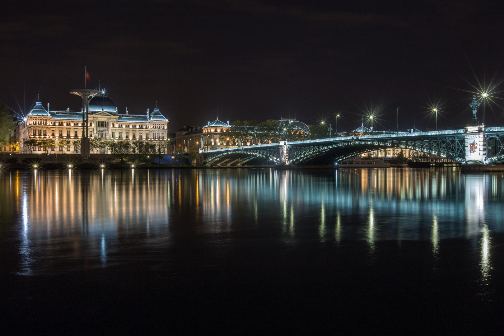 Brücke bei Nacht in Lyon