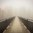 Brücke bei Nebel.