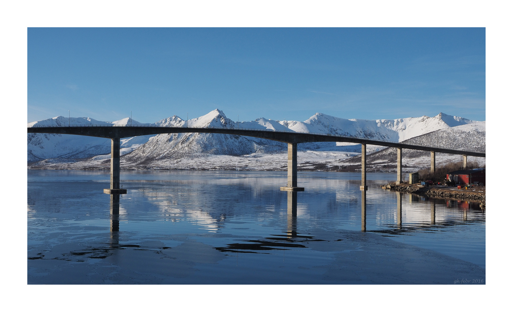 Brücke bei Risoyhamn