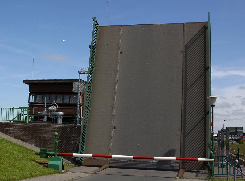 Brücke bei Schleuse Harlesiel von Bernd Mechelke