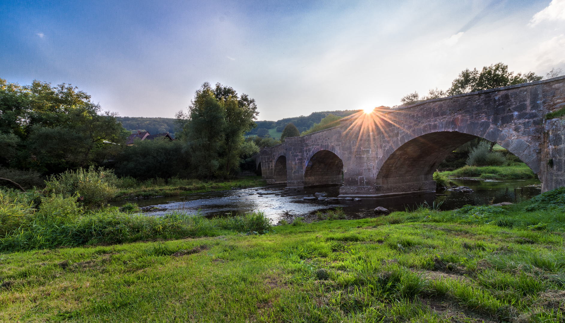 Brücke bei Sonnenuntergang