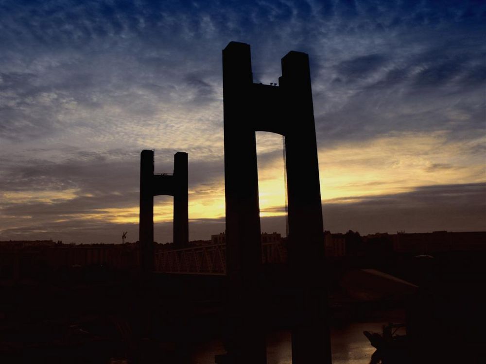 Brücke bei Sonnenuntergang