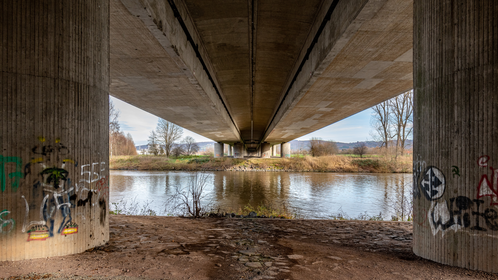 Brücke der A45 über den Main