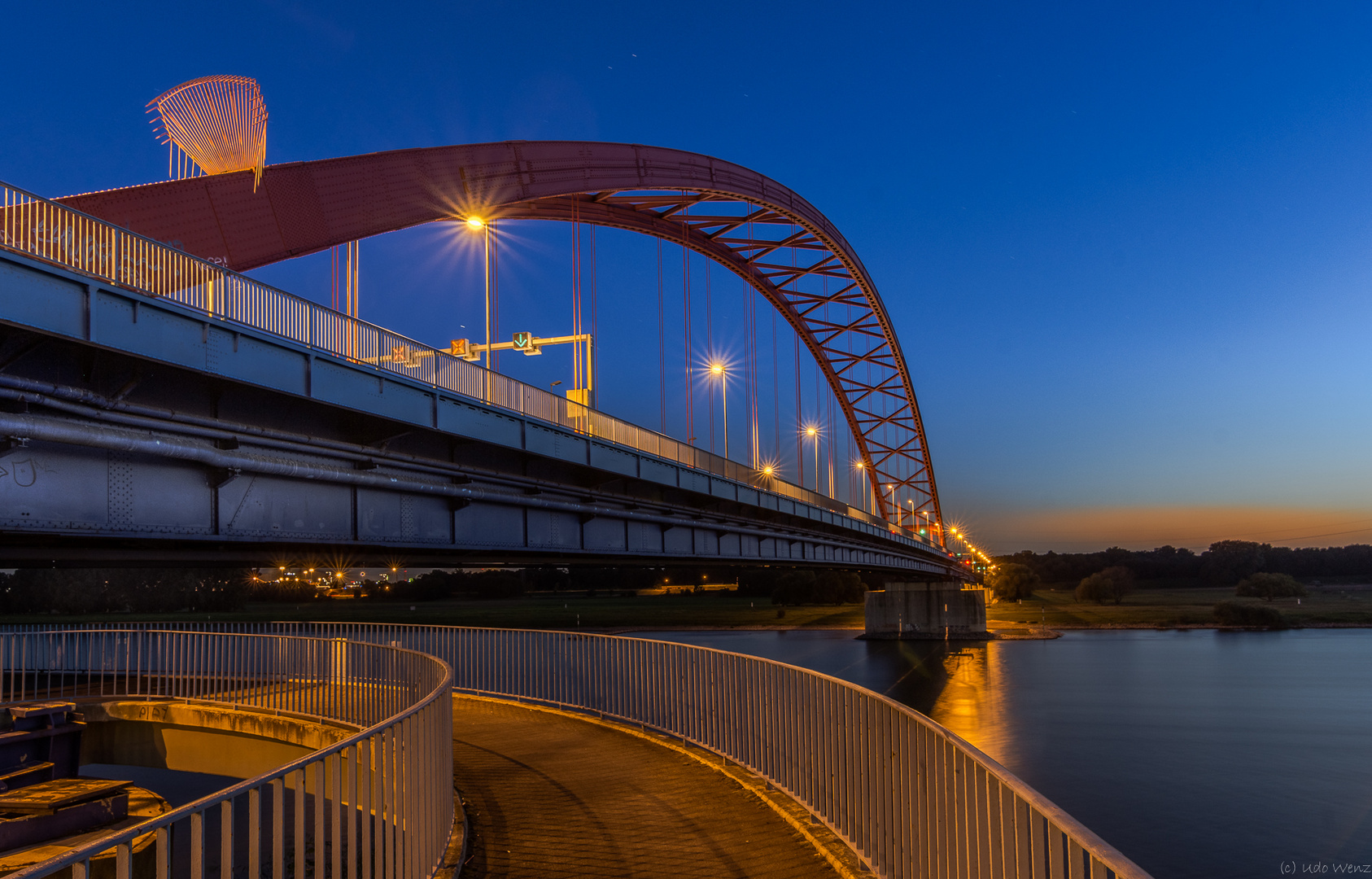 *Brücke der Solidarität*