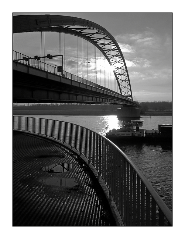 Brücke der Solidarität in Duisburg Rheinhausen