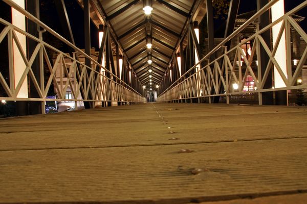 Brücke des Hoffens und des Leid