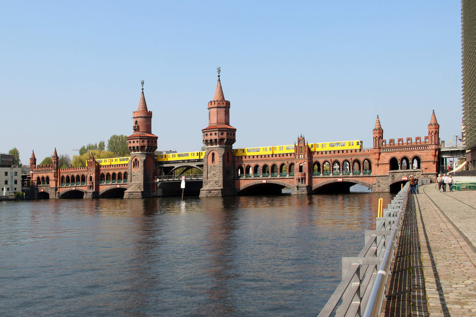 - Brücke -