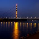 Brücke Düsseldorf bei Nacht