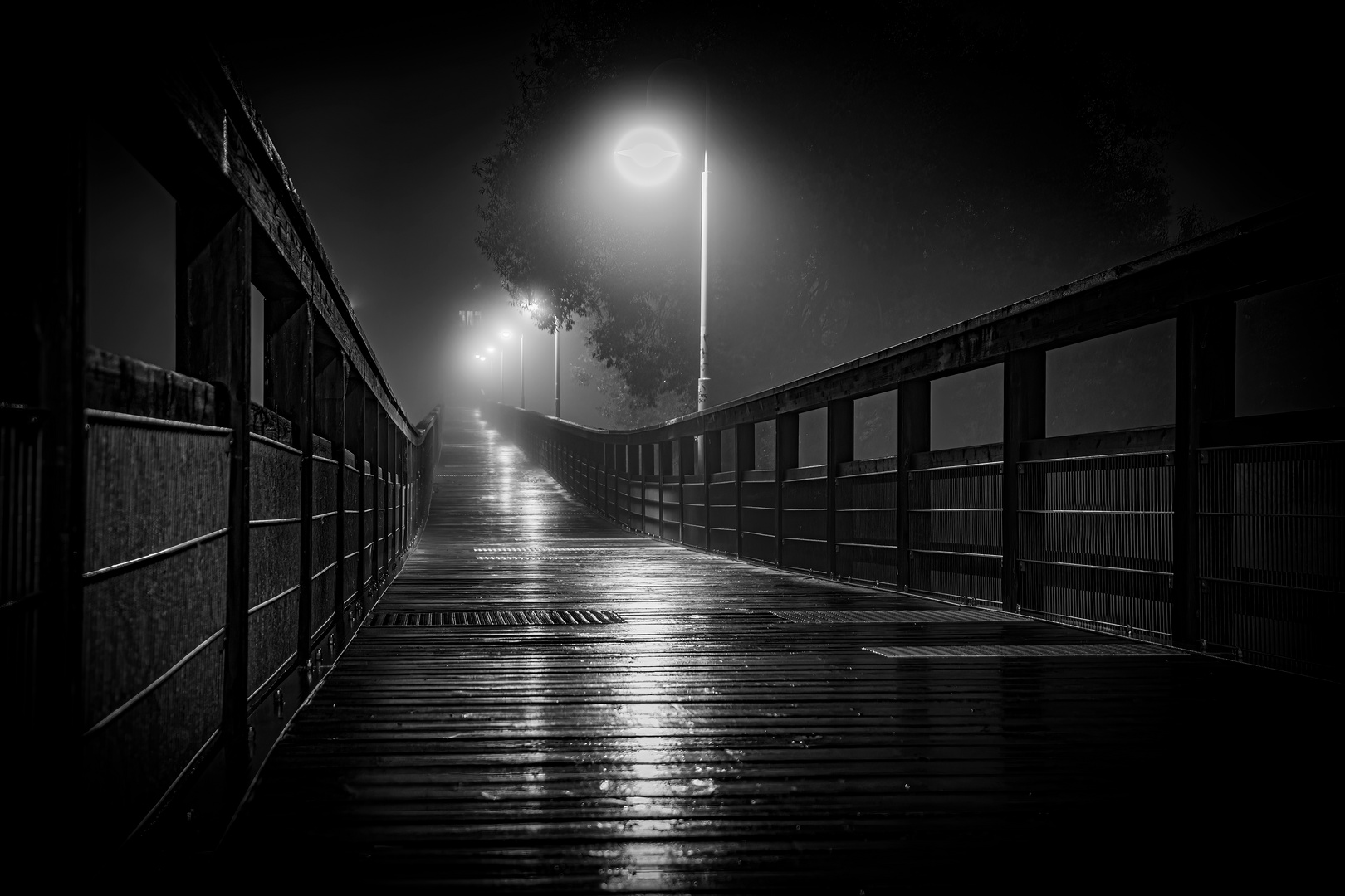 Brücke durch den Nebel / Part 2