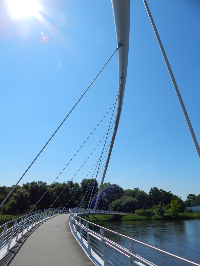 Brücke für Fußgänger über die Mulde in Dessau-Rosslau (Anhalt)