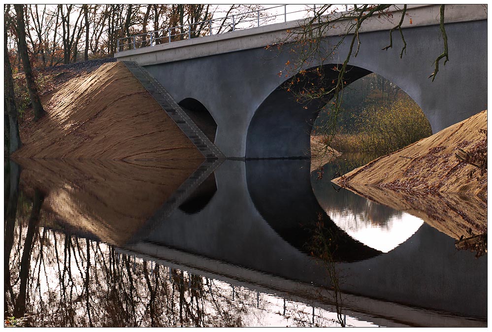 Brücke gespiegelt