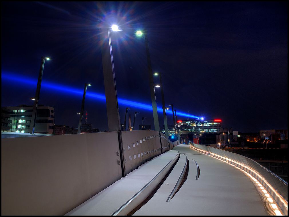 - Brücke im Baakenhafen -