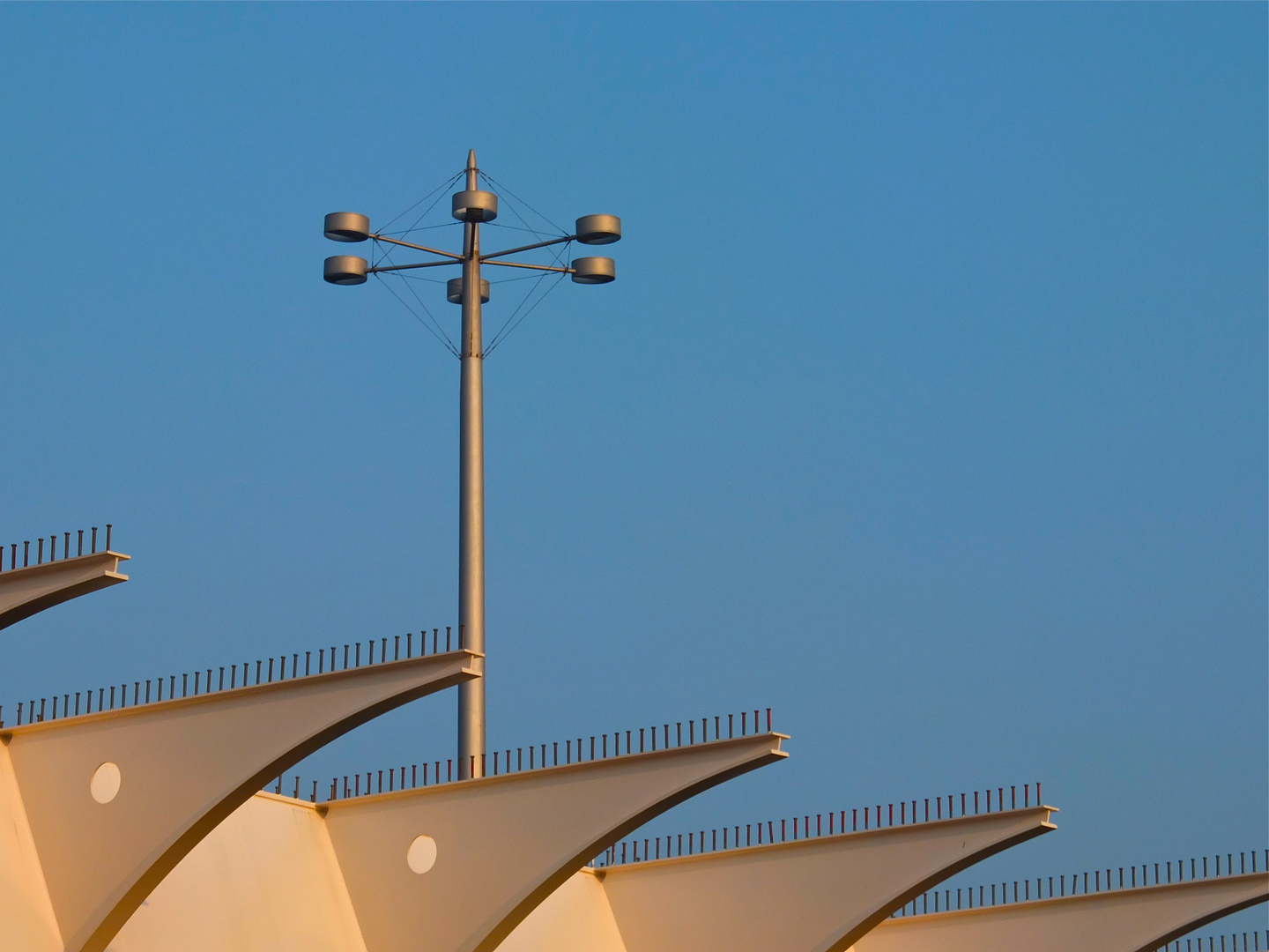 Brücke im Bau mit Lichtmast 1