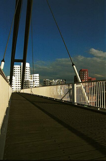 Brücke im Düsseldorfer Hafen